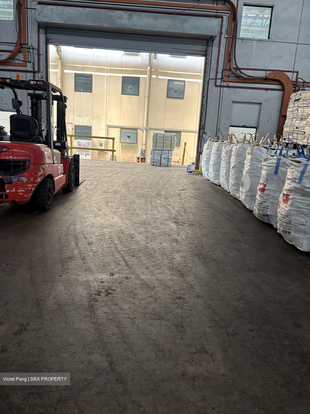 Pioneer Road North (D22), Warehouse #587785561